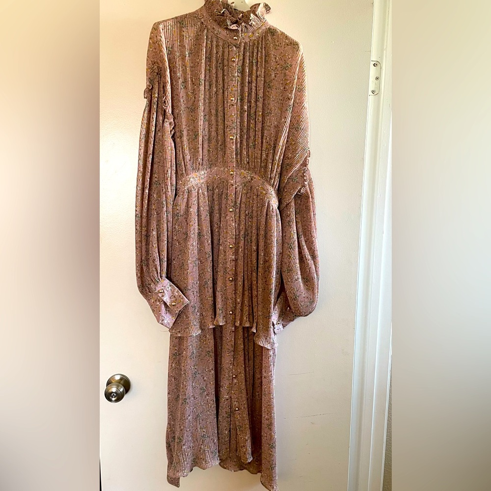 Pleated maxi  floral printed  dress muva color.